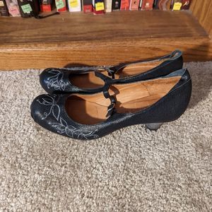 COPY - chie mihara black leather pumps round chunky heel floral embroidered euc…